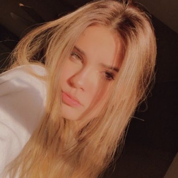 Sarah - Picture 2 of 2